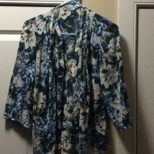 Ladies quarter sleeve blouse